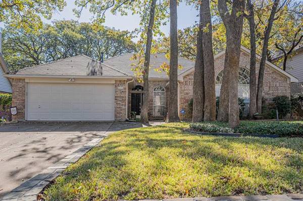 527 Woodhill Court, Grapevine, TX 76051