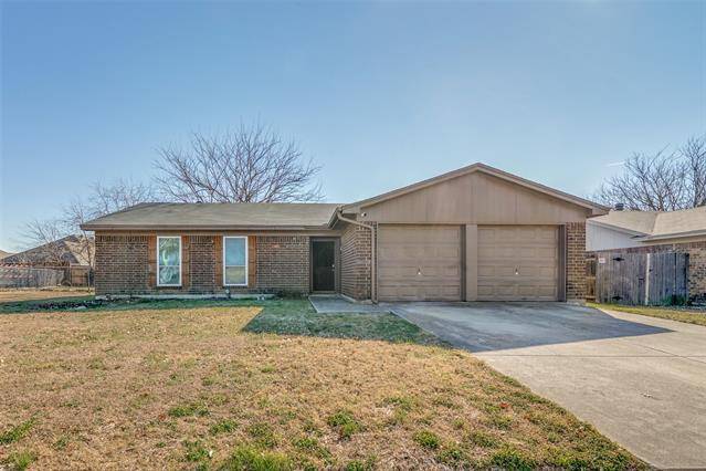 701 Meadowdale Drive, Saginaw, TX 76179