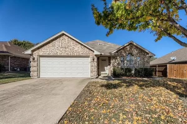 1054 Springwood Drive, Saginaw, TX 76179