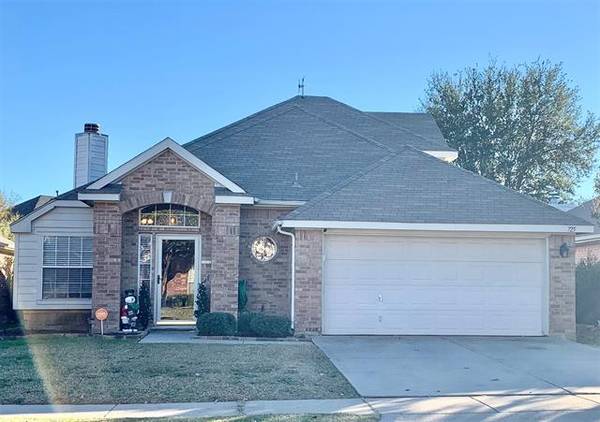 725 Fox Run Trail, Saginaw, TX 76179