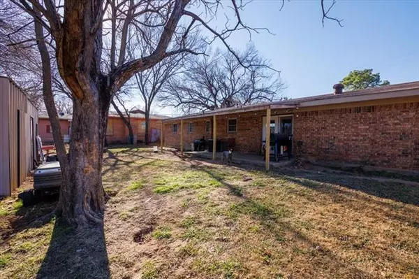 Bowie, TX 76230,613 Pillar Street