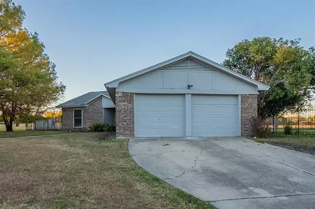 6720 Spoonwood Lane, Fort Worth, TX 76137