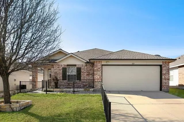 829 San Miguel Trail, Fort Worth, TX 76052