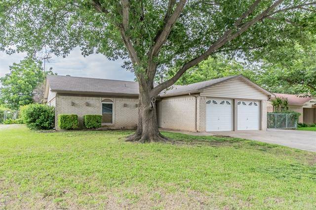 556 Fox Drive, Saginaw, TX 76179