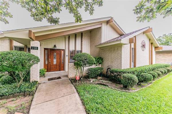 200 Irongate Circle, Irving, TX 75060