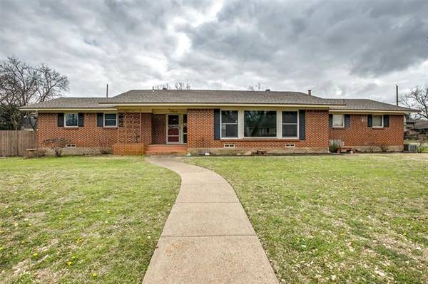 720 W Avenue C, Midlothian, TX 76065