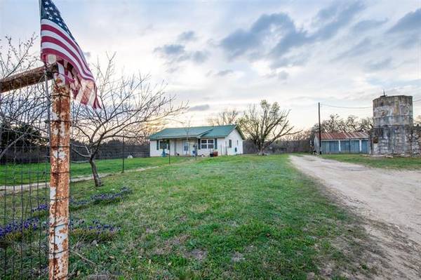 915 County Road 243, Hico, TX 76457