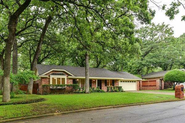 3008 Woodford Drive, Arlington, TX 76013