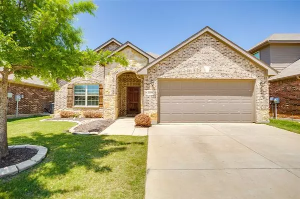 4749 Meadow Green Trail, Fort Worth, TX 76244