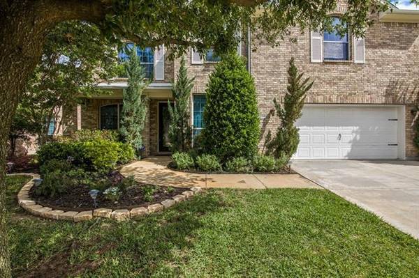 2208 Sparrow Hawk Court, Grand Prairie, TX 75052