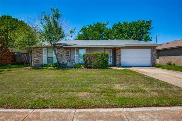 5405 Queens Court, Lake Dallas, TX 75065