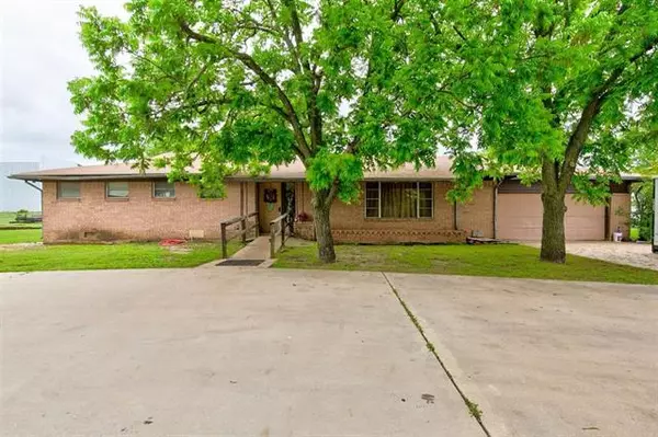 1620 E 2nd Street,  Cleburne,  TX 76031