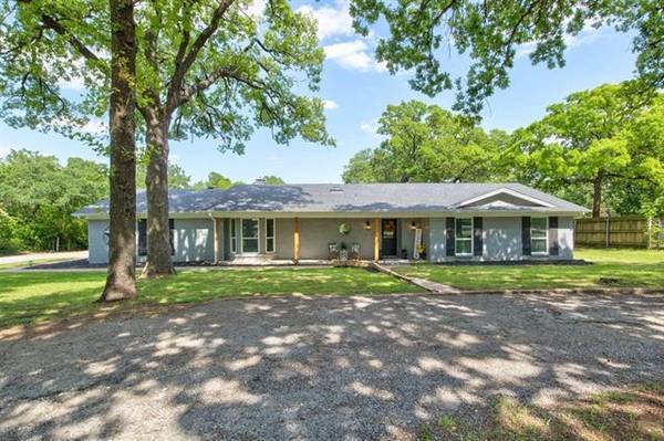 3063 E Trailwood Drive, Burleson, TX 76028