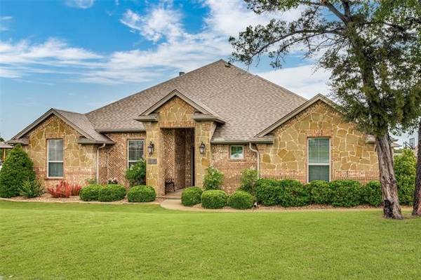 707 Red Stone Lane, Hudson Oaks, TX 76087