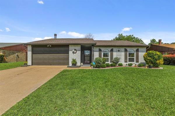 6632 Dewsbury Street, North Richland Hills, TX 76182