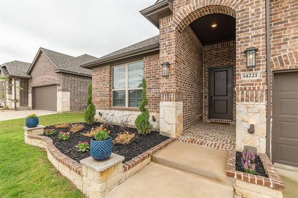 14221 Spitfire Trail, Fort Worth, TX 76262