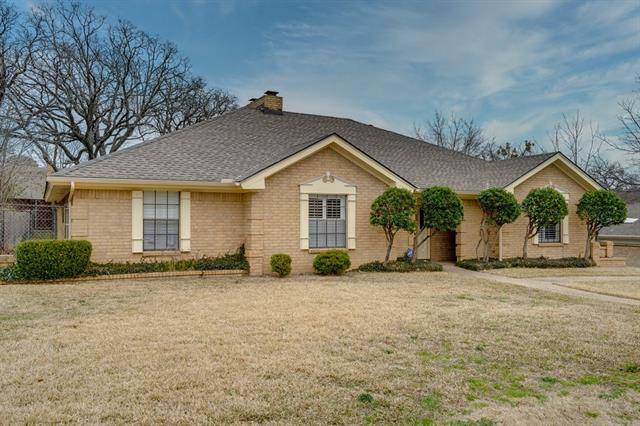 2105 Stonehill Court, Arlington, TX 76012