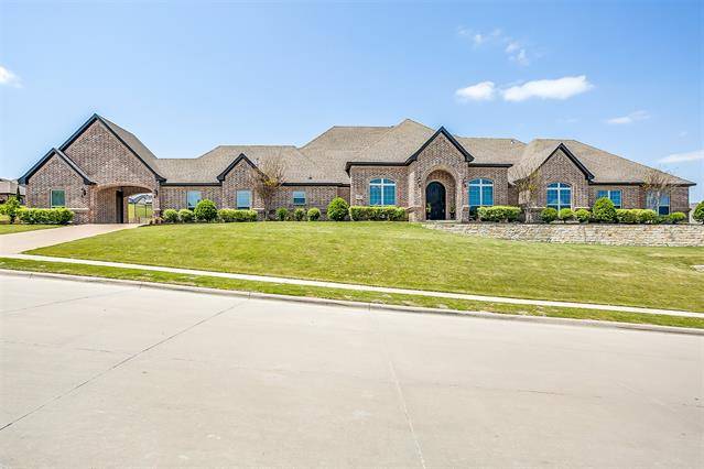 10704 Alta Sierra Drive, Benbrook, TX 76126