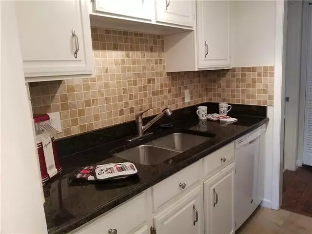 Dallas, TX 75231,8560 Park Lane #45