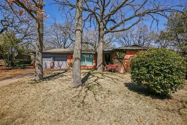 Hurst, TX 76053,604 Oakwood Avenue