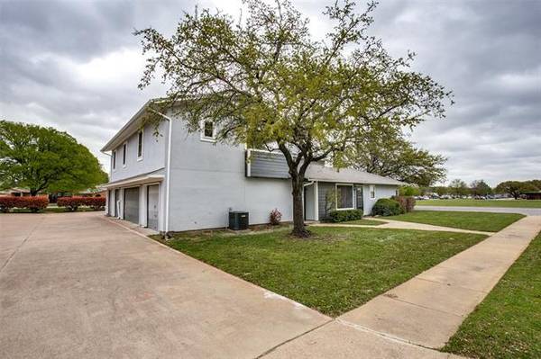 606 Timberline Drive, Hurst, TX 76053