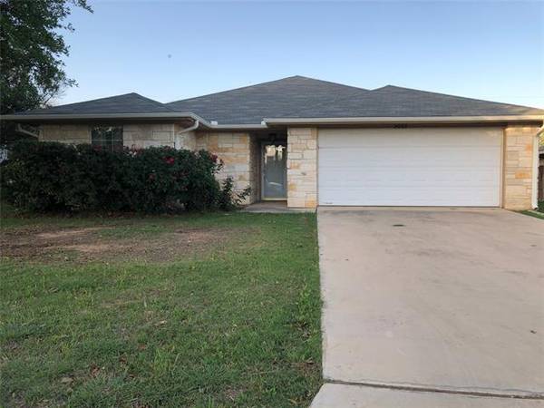 2002 8th Street, Brownwood, TX 76801