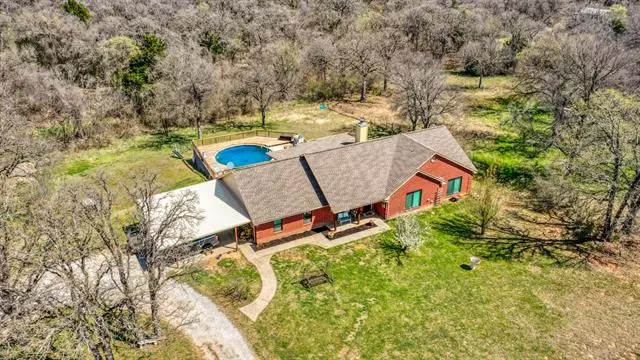 105 Gladdis Lane, Springtown, TX 76082