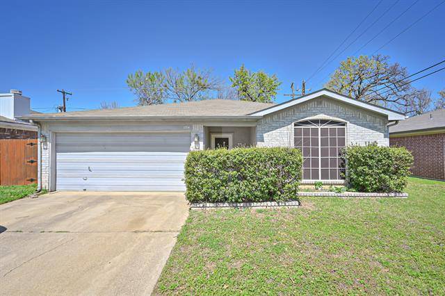 1104 Cardinal Oaks Drive, Mansfield, TX 76063