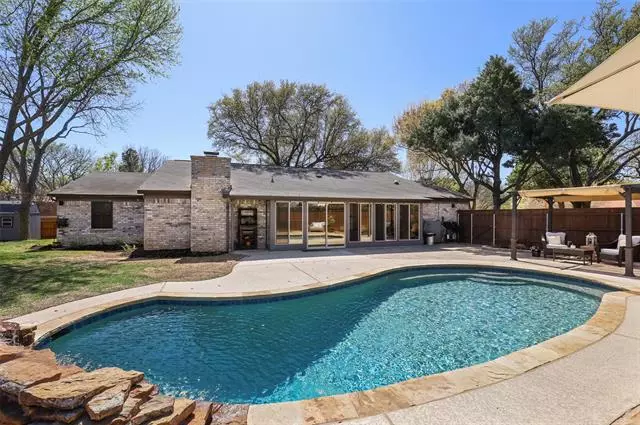 2304 Mockingbird Drive, Grapevine, TX 76051