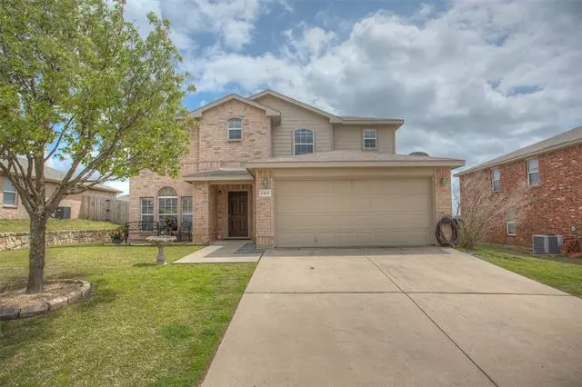 2431 Castle Pines Drive, Burleson, TX 76028