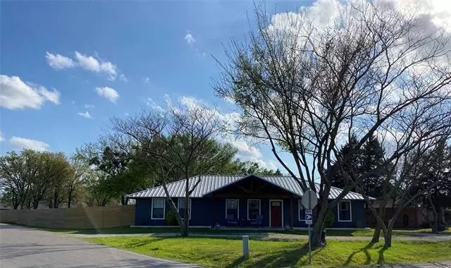 712 E 7th Street E, Springtown, TX 76082