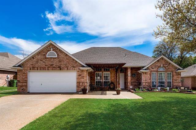 1304 Brittany Lane, Mansfield, TX 76063