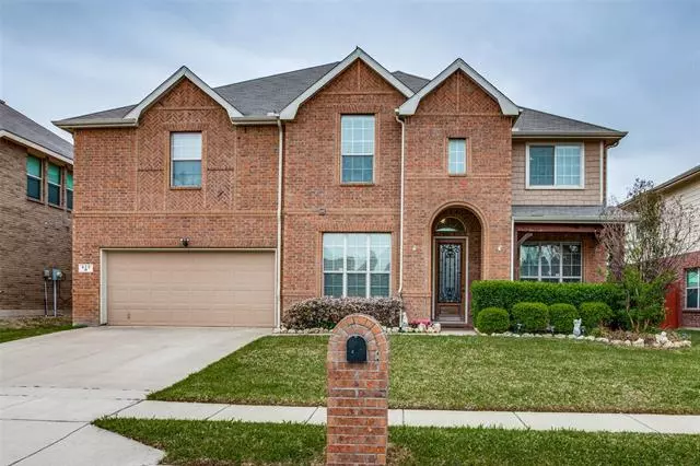 425 Crown Oaks Drive, Fort Worth, TX 76131