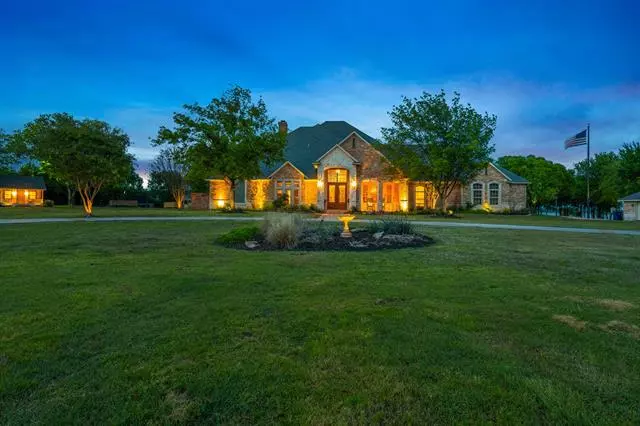 208 Highpoint Circle, Valley View, TX 76272