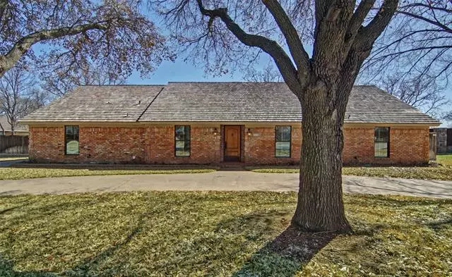 Graham, TX 76450,1516 Oak Forest Drive