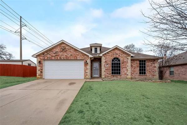 2102 Cancun Drive, Mansfield, TX 76063