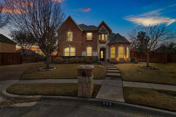 909 Shoreline Court, Keller, TX 76248