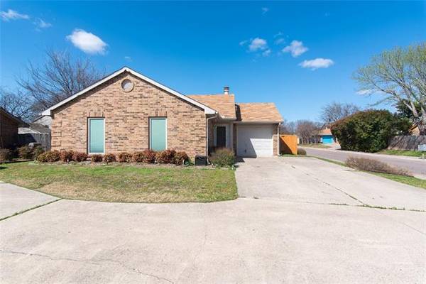 6715 Old Stone Drive, Fort Worth, TX 76137