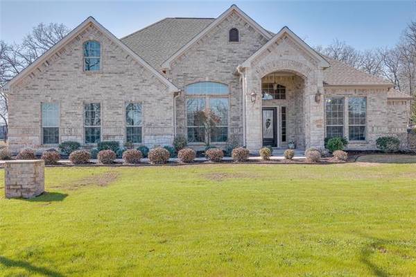 240 S Natural Springs Lane, Azle, TX 76020