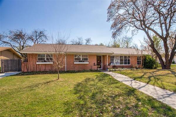 7001 Pinon Street, Fort Worth, TX 76116