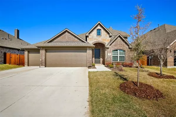 3203 Paxon Drive, Mansfield, TX 76084