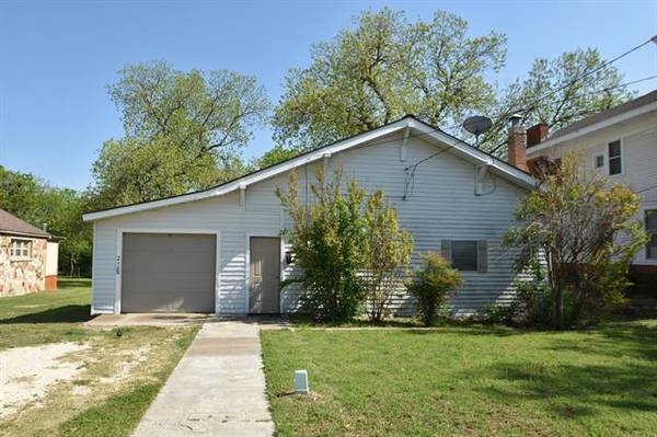 218 E Long Street, Stephenville, TX 76401