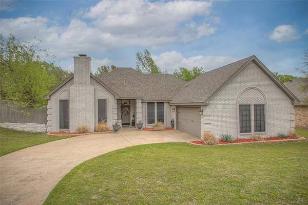 8828 Greenhaven Drive, Fort Worth, TX 76179