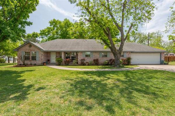 8401 Ronnie Street, White Settlement, TX 76108