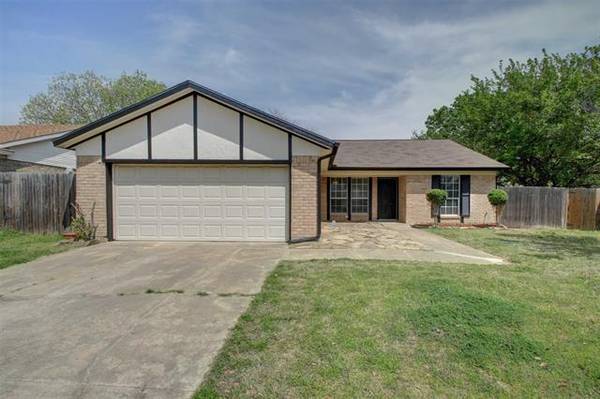 103 Kalmia Court, Arlington, TX 76018