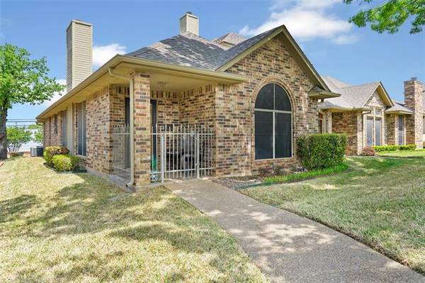 1227 Woodland Park Drive, Hurst, TX 76053