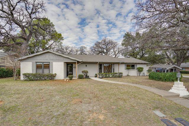 400 Plainview Drive, Hurst, TX 76054