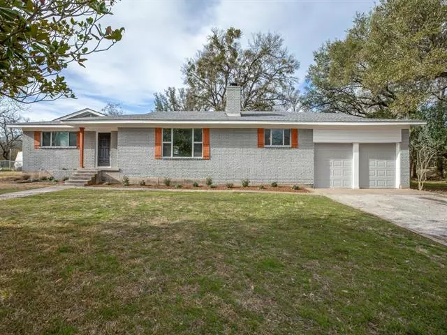 102 Townes Drive, Lakeside, TX 76108