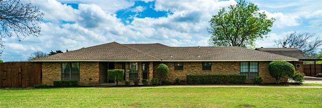 200 Red Oak Creek Drive, Oak Leaf, TX 75154