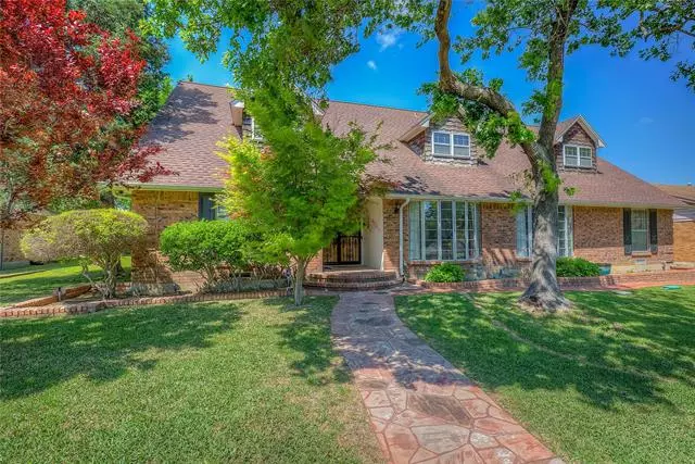 3215 Kiesthill Drive, Dallas, TX 75233